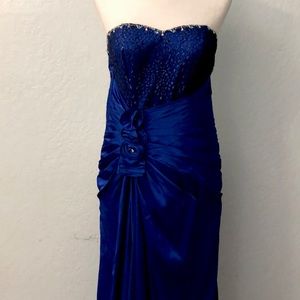 Elegant Blue Strapless Maxi Dress
